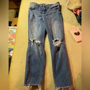 Women’s Cello size 11 blue jeans.